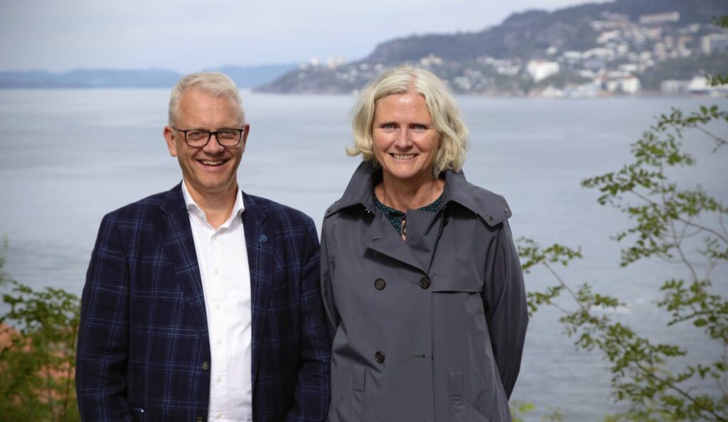 Portrettbilde av havforskningsdirektør Nils Gunnar Kvamstø og forskningssjef Mette Skern-Mauritzen ved Havforskningsinstituttet. Fotograf: Foto: Øystein Rygg Haanæs, HI