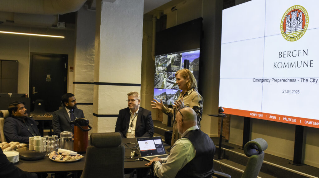 Møte med Sri Lankas fiskeriminister og byrådsleder på Samfunssikkerhetens hus 21. april 2026. Møtet skjedde under One Ocean Week 2026 der ministeren var en av gjestene. FOTO: VIbeke Blich